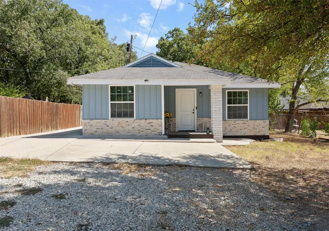 Photo 1 of Single family home for sale at 2803 Dennis Cir, Seagoville, TX 75159 | MLS# 21381020 | Listing updated on 2026-09-14