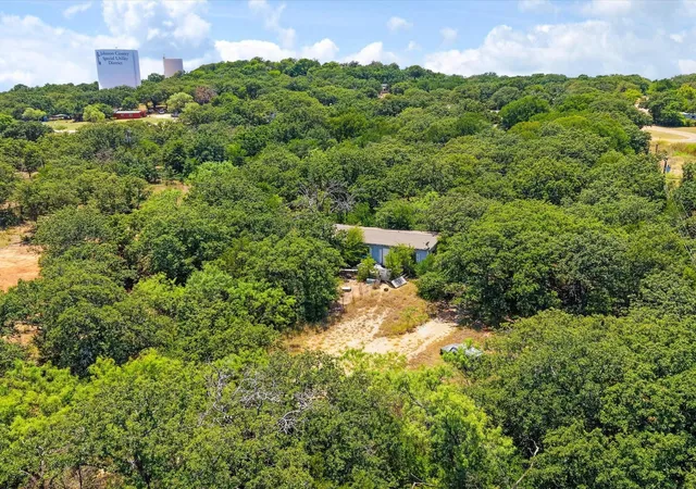 Photo 3 of Sale Pending at 5613 Thousand Oaks Dr, Joshua, TX 76058 | MLS# 21384288 | Listing updated on 2026-09-13