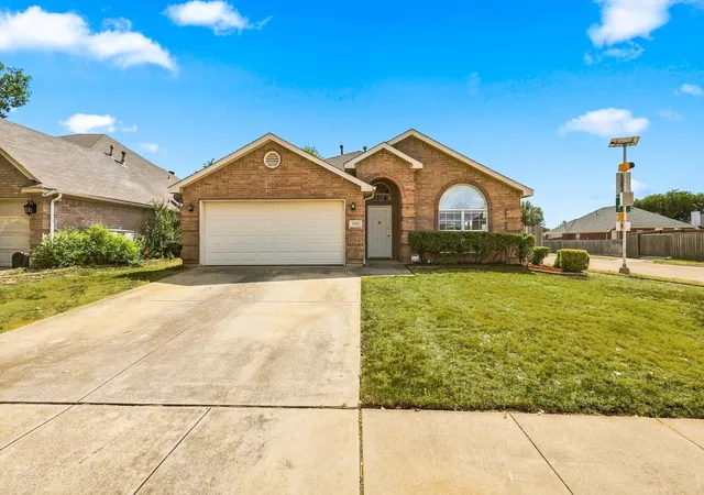 Single family home for sale at 8900 San Joaquin Trl, Fort Worth, TX 76118 | MLS# 21383326