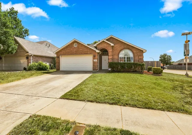 Photo 2 of Single family home for sale at 8900 San Joaquin Trl, Fort Worth, TX 76118 | MLS# 21383326 | Listing updated on 2026-09-12