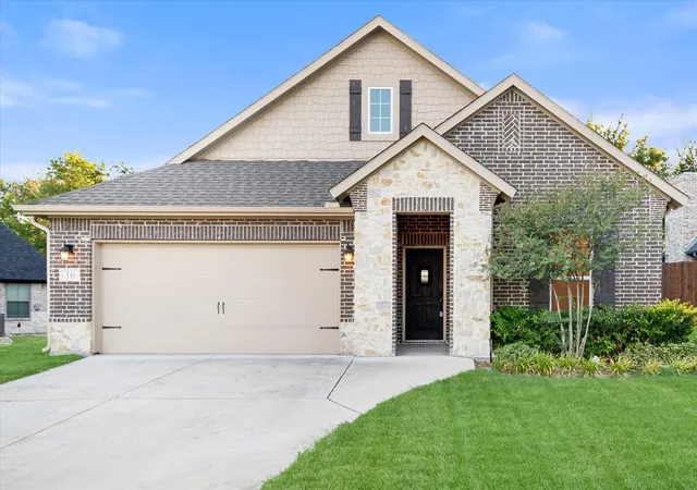 Single family home for sale at 16 Dobbins Xing, Corsicana, TX 75110 | MLS# 21383036 | Listing updated on 2026-09-13