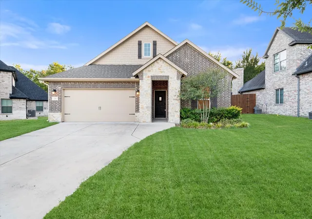 Photo 35 of Single family home for sale at 16 Dobbins Xing, Corsicana, TX 75110 | MLS# 21383036 | Listing updated on 2026-09-13