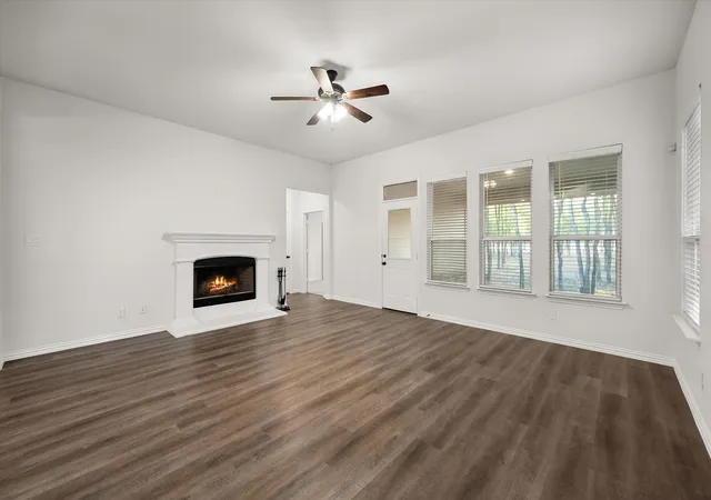 Photo 4 of Single family home for sale at 16 Dobbins Xing, Corsicana, TX 75110 | MLS# 21383036 | Listing updated on 2026-09-13