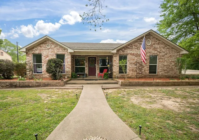 Photo 1 of Single family home for sale at 13840 Cr 2122, Tyler, TX 75707 | MLS# 21384326 | Listing updated on 2026-09-29