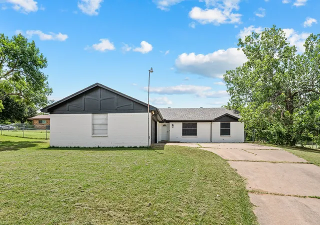Photo 1 of Single family home for sale at 103 Park Trl Pl, Joshua, TX 76058 | MLS# 21384329 | Listing updated on 2026-09-12
