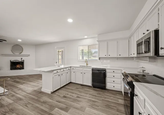 Photo 3 of Single family home for sale at 103 Park Trl Pl, Joshua, TX 76058 | MLS# 21384329 | Listing updated on 2026-09-12