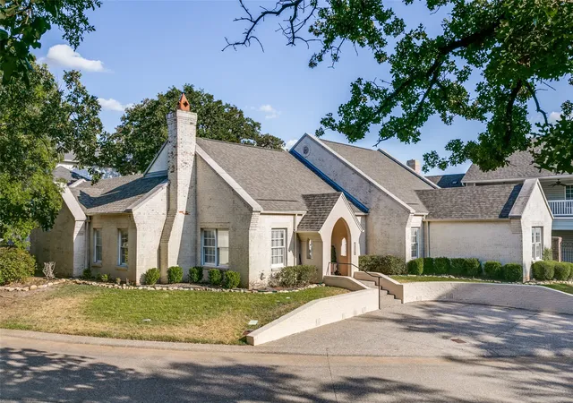 Photo 1 of Single family home for sale at 1208 Kelpie Ct, Fort Worth, TX 76111 | MLS# 21384209 | Listing updated on 2026-09-12