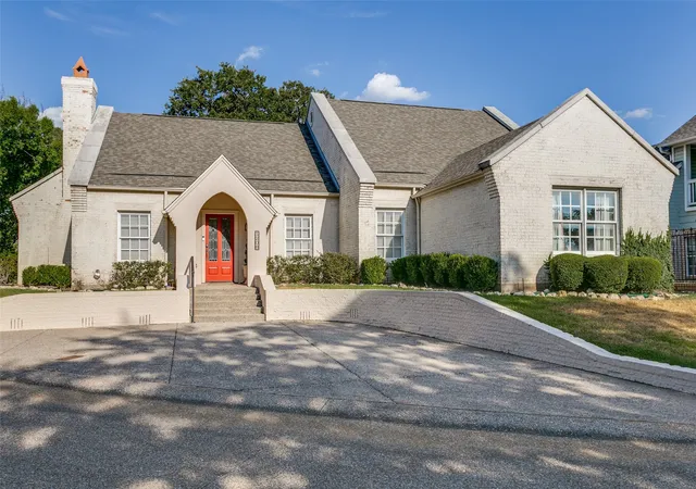 Photo 2 of Single family home for sale at 1208 Kelpie Ct, Fort Worth, TX 76111 | MLS# 21384209 | Listing updated on 2026-09-12