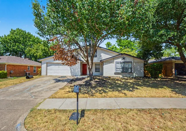 Photo 1 of Single family home for sale at 405 Sixpence Ln, Euless, TX 76039 | MLS# 21384188 | Listing updated on 2026-09-12