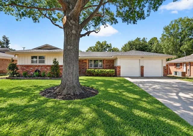 Photo 1 of Single family home for sale at 429 Fieldwood Ter, Hurst, TX 76053 | MLS# 21384282 | Listing updated on 2026-09-12