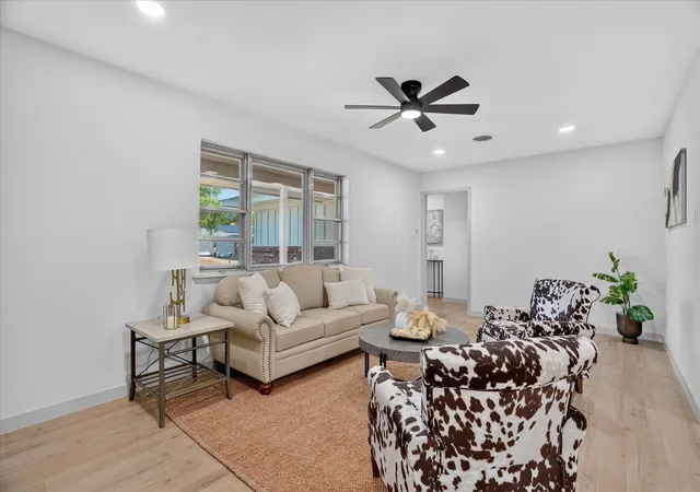 Photo 3 of Single family home for sale at 429 Fieldwood Ter, Hurst, TX 76053 | MLS# 21384282 | Listing updated on 2026-09-12
