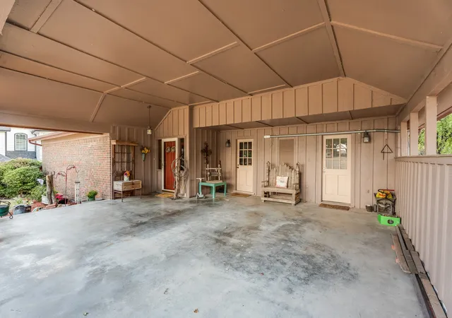 Photo 3 of Single family home for sale at 643 S Rough Crk Ct, Granbury, TX 76048 | MLS# 21380931 | Listing updated on 2026-09-12