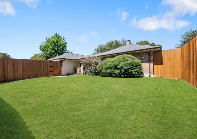 Photo 4 of Single family home for sale at 2510 Buttercup Dr, Richardson, TX 75082 | MLS# 21384370 | Listing updated on 2026-09-12