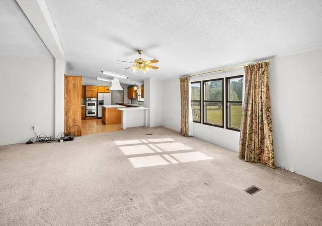 Photo 4 of Manufactured home for sale at 662 County Rd 2325, Mineola, TX 75773 | MLS# 21384407 | Listing updated on 2026-10-01