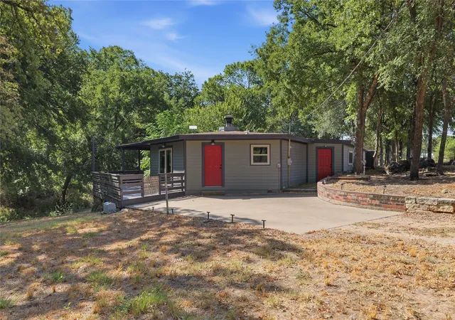 Photo 1 of Single family home for sale at 1001 Green Tree Dr, Weatherford, TX 76087 | MLS# 21384270 | Listing updated on 2026-09-12