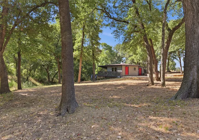 Photo 2 of Single family home for sale at 1001 Green Tree Dr, Weatherford, TX 76087 | MLS# 21384270 | Listing updated on 2026-09-12