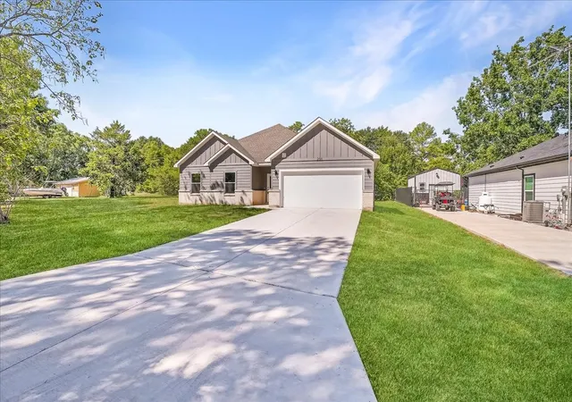 Photo 1 of Single family home for sale at 200 Harris Harbor, Point, TX 75472 | MLS# 21384415 | Listing updated on 2026-09-12