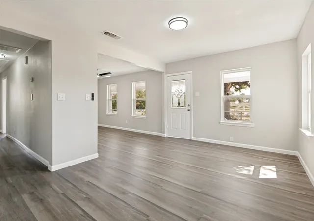 Photo 3 of Sale Pending at 289 Sunset Dr, Springtown, TX 76082 | MLS# 21378976 | Listing updated on 2026-10-06