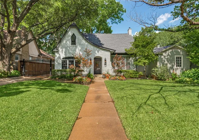 Photo 1 of Single family home for sale at 1151 N Winnetka Ave, Dallas, TX 75208 | MLS# 21380929 | Listing updated on 2026-09-15