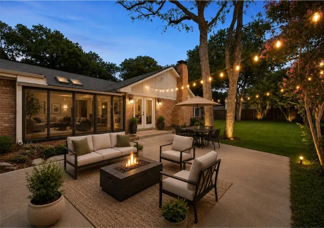 Photo 2 of Single family home for sale at 2 Lake Forest Dr, Roanoke, TX 76262 | MLS# 21384385 | Listing updated on 2026-09-12