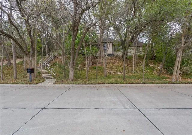 Photo 2 of Single family home for sale at 2001 Deepdale Dr, Fort Worth, TX 76107 | MLS# 21381645 | Listing updated on 2026-09-14