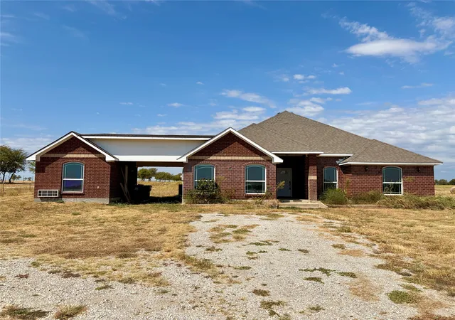 Photo 1 of Single family home for sale at 315 County Rd 365, Gainesville, TX 76240 | MLS# 21384250 | Listing updated on 2026-09-15