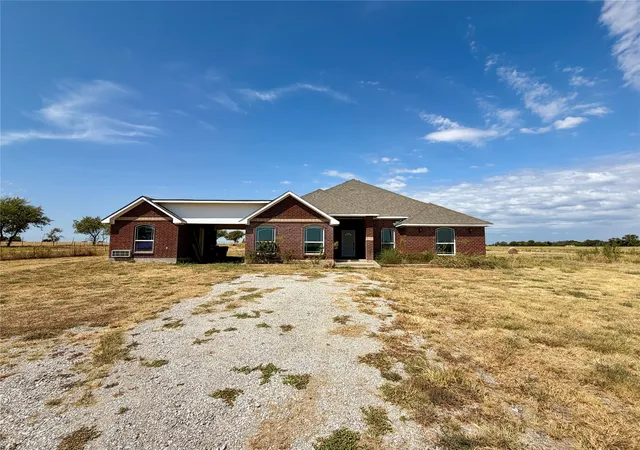 Photo 2 of Single family home for sale at 315 County Rd 365, Gainesville, TX 76240 | MLS# 21384250 | Listing updated on 2026-09-15