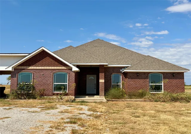 Photo 3 of Single family home for sale at 315 County Rd 365, Gainesville, TX 76240 | MLS# 21384250 | Listing updated on 2026-09-15
