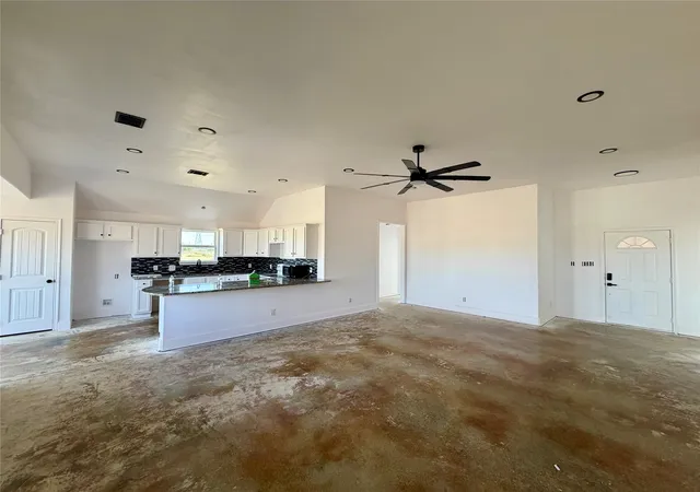 Photo 3 of Single family home for sale at 315 County Rd 365, Gainesville, TX 76240 | MLS# 21384250 | Listing updated on 2026-09-15