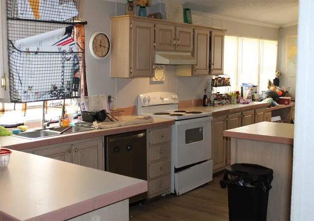 Photo 4 of Manufactured home for sale at 9201 Enchanted Oak Dr, Mabank, TX 75156 | MLS# 21384467 | Listing updated on 2026-09-12