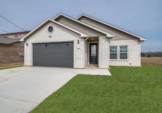 Photo 1 of Single family home for sale at 107 Scenic Rd, Trinidad, TX 75163 | MLS# 21384483 | Listing updated on 2026-09-12