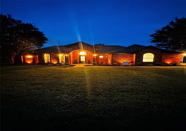 Photo 3 of Single family home for sale at 709 Hollingsworth Ln, Glenn Heights, TX 75154 | MLS# 21384294 | Listing updated on 2026-09-12