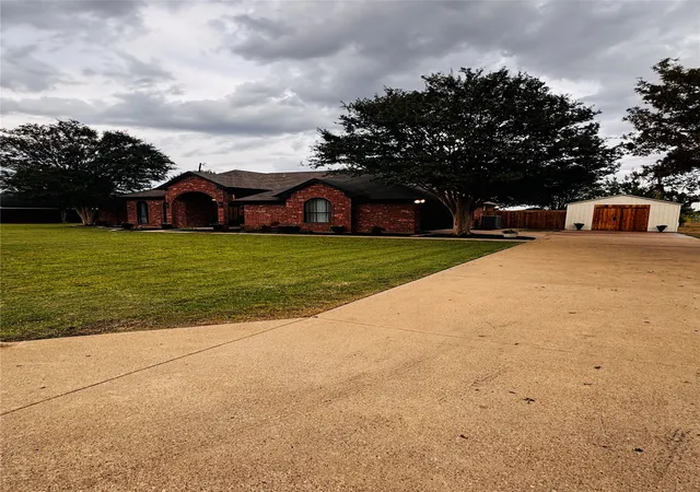 Photo 3 of Single family home for sale at 709 Hollingsworth Ln, Glenn Heights, TX 75154 | MLS# 21384294 | Listing updated on 2026-09-12