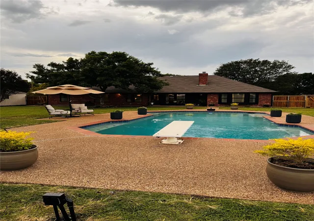 Photo 4 of Single family home for sale at 709 Hollingsworth Ln, Glenn Heights, TX 75154 | MLS# 21384294 | Listing updated on 2026-09-12