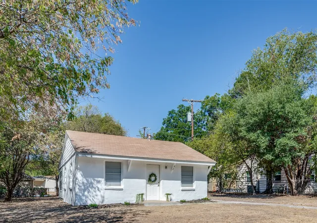 Photo 1 of Single family home for sale at 412 S Redford Ln, Fort Worth, TX 76108 | MLS# 21382002 | Listing updated on 2026-09-12