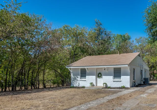 Photo 2 of Single family home for sale at 412 S Redford Ln, Fort Worth, TX 76108 | MLS# 21382002 | Listing updated on 2026-09-12