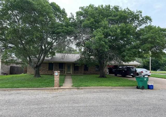 Photo 1 of Single family home for sale at 501 Spring Meadow St, Stephenville, TX 76401 | MLS# 21384503 | Listing updated on 2026-09-12