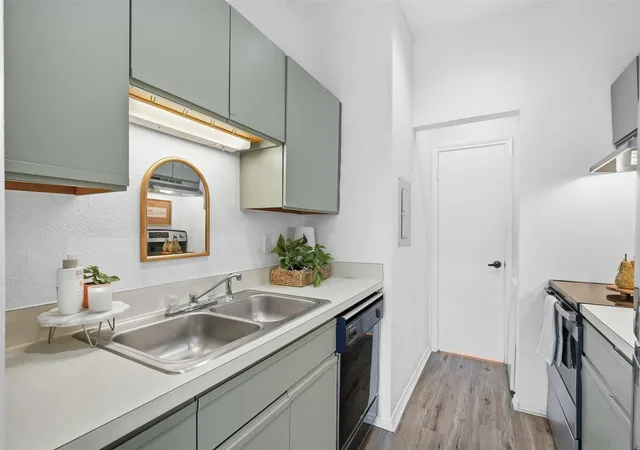 Listing Photo 5 - Condo for sale in building located at 6248 Oram St, Dallas, TX 75214 - Unit #14