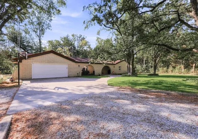 Photo 2 of Single family home for sale at 2126 County Rd 1450, Bonham, TX 75418 | MLS# 21381858 | Listing updated on 2026-09-12