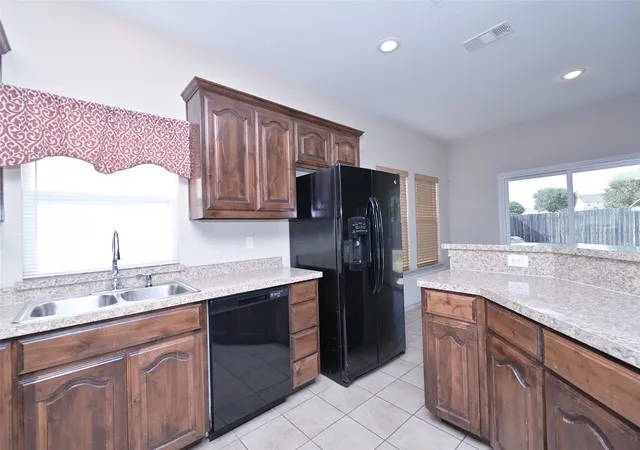 Photo 3 of Single family home for sale at 5300 Britton Ridge Ln, Fort Worth, TX 76179 | MLS# 21358509 | Listing updated on 2026-09-12