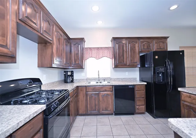 Photo 4 of Single family home for sale at 5300 Britton Ridge Ln, Fort Worth, TX 76179 | MLS# 21358509 | Listing updated on 2026-09-12