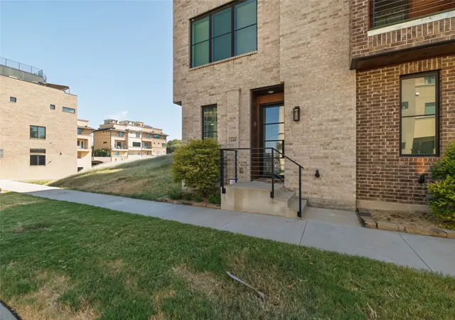 Photo 4 of Townhouse for sale at 449 S Rayner St, Fort Worth, TX 76111 | MLS# 21384196 | Listing updated on 2026-09-12