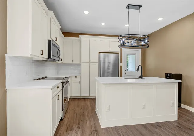 Photo 4 of Single family home for sale at 402 Peabody St, Hillsboro, TX 76645 | MLS# 21378968 | Listing updated on 2026-09-12