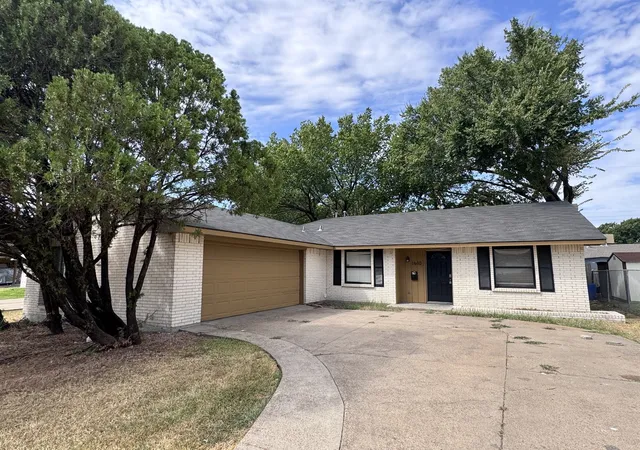 Photo 1 of Single family home for sale at 1610 Kingston Dr, Grand Prairie, TX 75051 | MLS# 21384538 | Listing updated on 2026-09-12