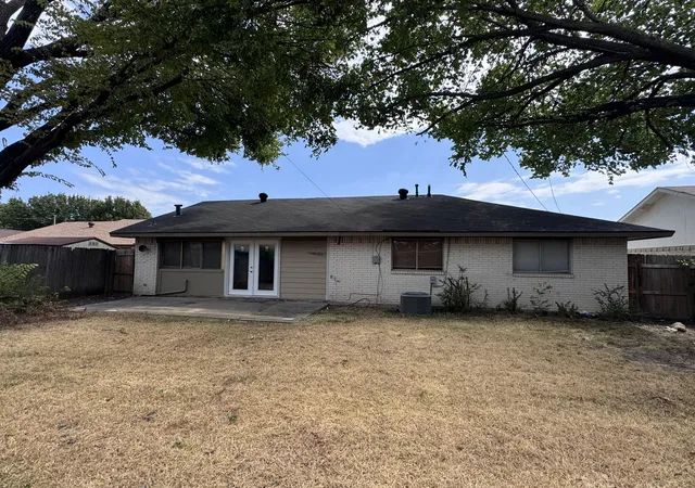 Photo 2 of Single family home for sale at 1610 Kingston Dr, Grand Prairie, TX 75051 | MLS# 21384538 | Listing updated on 2026-09-12