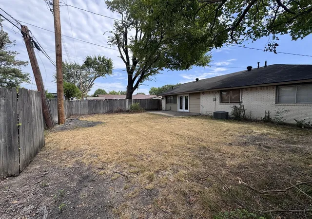 Photo 3 of Single family home for sale at 1610 Kingston Dr, Grand Prairie, TX 75051 | MLS# 21384538 | Listing updated on 2026-09-12