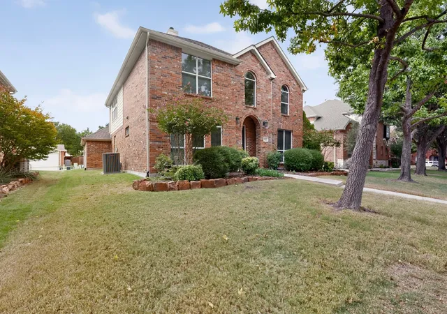 Photo 2 of Single family home for sale at 9621 Plains Cir, Frisco, TX 75033 | MLS# 21382328 | Listing updated on 2026-09-12
