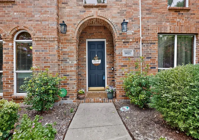 Photo 3 of Single family home for sale at 9621 Plains Cir, Frisco, TX 75033 | MLS# 21382328 | Listing updated on 2026-09-12