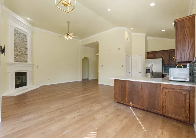 Photo 4 of Single family home for sale at 606 Poplar Vista Ln, Arlington, TX 76002 | MLS# 21382323 | Listing updated on 2026-09-12