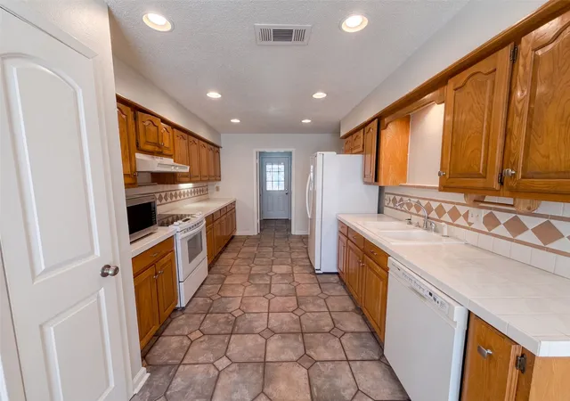 Photo 2 of Single family home for sale at 203 Frost Crk Ave, Groesbeck, TX 76642 | MLS# 21384566 | Listing updated on 2026-09-12